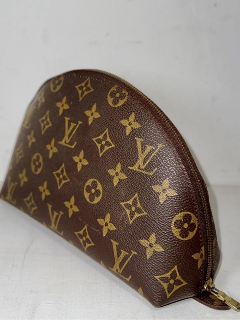 Authentic Louis Vuitton Monogram Ronde Large Cosmetics Pouch - Picture 2 of 12